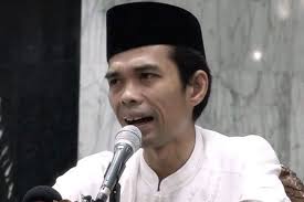 Anak gelandangan ini dirawat oleh penjual tahu. Mantan Istri Ustad Abdul Somad Singgung Soal Anak Fin