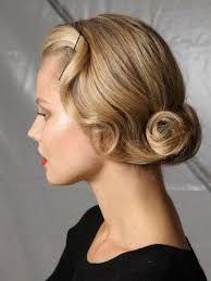 We know how hair buns changed the millennial world. 30s Hairstyles For Long Hair Hair Styles Runway Hair Retro Hairstyles