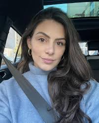 Hey, old man!! Why are you here again? You still haven't told me where you  live? I live in Madrid.