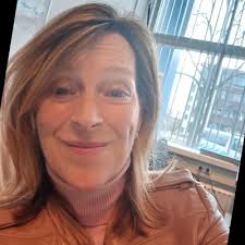 Daar stond ik dan. Na 14 maanden hard werken en vooral veel leren heb ik  afgelopen november mijn diploma tot kraamverzorgster in ontvangst mogen  nemen. Jaren wist ik niet goed wat ik