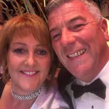 Help! I would like to take some Dahlia cuttings. Do I need horticultural  grit or vermiculite to mix with compost? Could someone tell me what's best  please? Thank you. Gail.