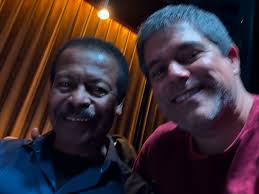 Noche de MÚSICA 🎶 y linda gente!