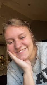 Holly Kinard's Instagram, Twitter & Facebook