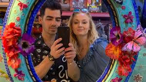 Game of thrones actress sophie turner and joe jonas just surprised everyone by getting married with a las vegas wedding following the jonas brothers just hours after attending the billboard music awards together, the jonas brother and game of thrones star decided that they might as well. Joe Jonas Reveals He Forgot To Tell Parents During Las Vegas Wedding With Sophie Turner