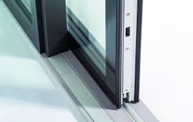 Finstral Baut Fin Project Weiter Aus Maximale Glasflachen Minimaler Rahmen Bm Online Glas Flachen Fenster Und Turen