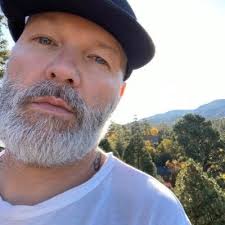 Marcus looks like a buff fred durst and nobody can convince otherwise :  r/GearsOfWar