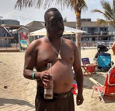 Gaige tosses famous midget beetlejuice.thanks for making him famous howard!! Beet At The Beach Howardstern