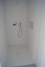 Dusche Ohne Glas Bad Weiss Fugenlos Gespachtelt Mit Weissem Zement Von Fugenlos Modern De Glas Badezimmer Fugenloses Bad Beton Dusche