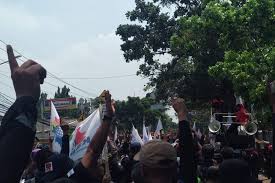 Batam, indonesia security service batam, penyalur security batam, loker security batam, lowongan security batam, job security batam, gaji security batam, pelatihan security di batam, security system batam, pembuatan web batam, jasa security batam kota batam, yayasan satpam di. Satpam Demo Di Ciputat Keluhkan Minimnya Upah Hingga Status Kerja
