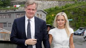 Jun 29, 2021 · hermine midelfart ble truet med pålegg og tvangsmulkt. Celina Midelfart Stocks Smell Of 280 Million Celina Midelfart