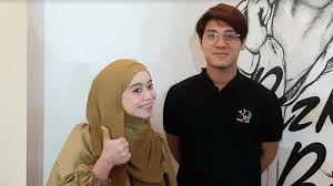 Namun, kedekatan mereka membuat orang penasaran terkait kabar yang berhembus bahwa keduanya melangsungkan prosesi lamaran. Jelang Lamaran Dengan Lesti Kejora Rizky Billar Putuskan Berhenti Syuting 4 Hari Tribunnews Com Mobile