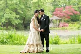 Indian Wedding At Pleasantdale Chateau South Asian Wedding Photography By Images Asian Wedding Photography Nj Wedding Photography Wedding Photography Bride