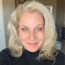 Amy Scholler's Instagram, Twitter & Facebook