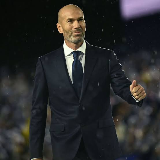 Zidane revela motivo para n&atilde;o treinar clubes da Premier League | CNN Brasil