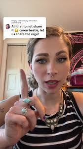 Leeann Wootton's Instagram, Twitter & Facebook