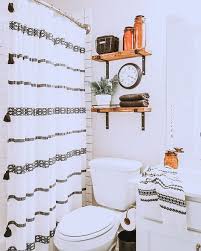 Voici quelques idées de rangement pour une salle de bain toujours propre, soignée et accueillante. 84 Meilleures Idees Sur Rangement Douche Rangement Douche Deco Salle De Bain Idee Salle De Bain