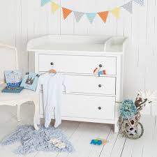 Die hemnes serie wirkt durch ihre möbel aus massivholz wunderbar tradtionell. Wickelaufsatz Fur Hemnes Gunstiger Als Jede Kommode Babyartikel De