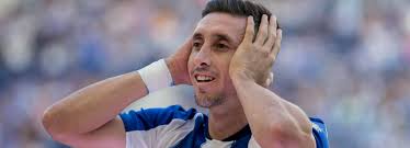 Hector herrera with his wife shantal and children david and valentina during his presentation ceremony for atletico madrid. Atletico Nimmt Hector Herrera Als Rodri Ersatz Unter Vertrag