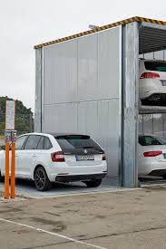Autos Die In Der Erde Verschwinden Herrenhaus Parkgarage Einrichten Und Wohnen
