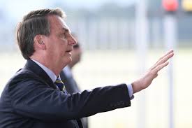 Ainda nas imediações do alvorada, bolsonaro desceu do carro para cumprimentar turistas e apoiadores que visitavam o local. Politica Apoiadores De Bolsonaro Hostilizam Jornalistas Apos Nova Critica A Imprensa