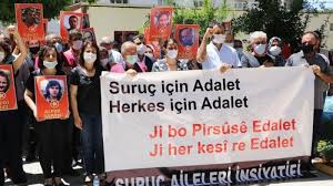 Suruç aileleri i̇nisiyatifi, suruç katliamı'nda yaşamını yitirenler için her ay düzenledikleri adalet nöbeti'nin 70'incisini kadıköy halitağa caddesi'nde gerçekleştirerek, adalet talebini yineledi. Suruc Katliami Anmasina Polis Mudahalesi