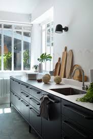 Schwarze Designer Kuche Moderne Kuche Im Skandinavischen Stil Kuchenfinder Moderne Kuche Innenarchitektur Kuche Kuchenumbau