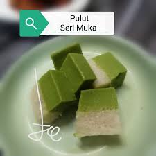 2 cawan beras pulut (500g) 1 cawan pulut hitam (100g) 3 cawan santan kemancar (380ml) 1 sudu kecil garam. Pulut Seri Muka Pandan