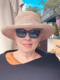 Donna Holmquist's Instagram, Twitter & Facebook