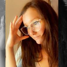 Amanda Bou (mammiepants)