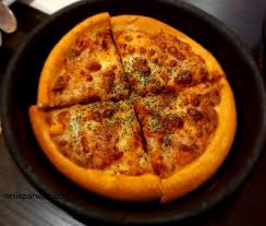Pizza hut has nice and polite waitress, both online and offline. Harga Menu Makanan Dan Minuman Di Pizza Hut Delivery Atau Dine In
