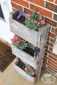 17 Creative Diy Pallet Planter Ideas For Spring Diy De Printemps Fleurs En Bois Palette Jardin