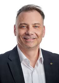 Dennis Bakken's Instagram, Twitter & Facebook