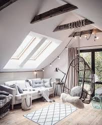 Wohninspiration Alle Unter Einem Dach Hangesessel Uber Schonem Holzboden Wohninspiration In 2020 Small Loft Bedroom Attic Living Rooms Small Room Design