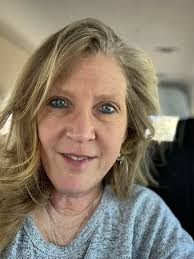 Hello everyone, I will be coming to Lake Chapala August 1. Do most of you  just take a taxi from the Guadalajara airport to Lake Chapala? How much  does this usually cost