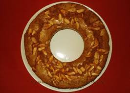 Dici ciambellone e subito ti viene in mente la ricetta della tua infanzia: Foto Ciambellone Con Le Mandorle Pinoli E Uva Sultanina Mamma E Bambini