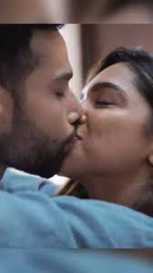 From Kabir Singh to Gehraiyaan: Bollywood movies with most passionate  kissing scenes | Times of India