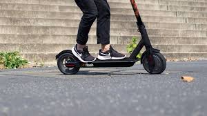 Paris Accident Mortel De Trottinette Electrique Leblogauto Com Trottinette Electrique Trottinette Electrique