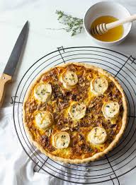 Recettes de tartes salées : Tarte Aux Oignons Fromage De Chevre Miel Thym Lady Coquillette Recettes De Cuisine Gourmandes Et Creatives
