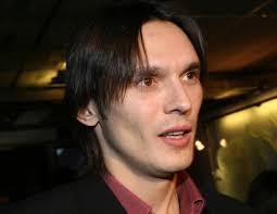 Влад сташевский пропал с радаров практически сразу после того, как разорвал контракт со своим продюсером юрием айзеншписом. Kak Sejchas Vyglyadit 46 Letnij Stashevskij Foto