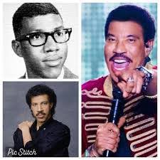 the music is taking me back.........🎤🎤🎤🎶🎵 Mr Reggie wagga  bietjie🙆🏾🙆🏾🙆🏾🙆🏾