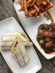 Five Diner Curry Wurst Und Chicken Curry Wrap Essen Nurnberg Restaurant Bestes Restaurant