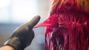 A hair stylist can remove hair dye by the opposite tone of that current color. This 19 Year Old Said She Experienced An Extreme Allergic Reaction To Hair Dye Teen Vogue