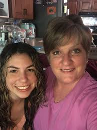 Lisa Pendergraph's Instagram, Twitter & Facebook