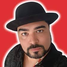 Cigana Sarita 🧡🏵💐 A Cigana Sarita trabalha com pedras, com cristais, com  solo, com ervas, com ouro, com cobre, com sal grosso e com frutas de  qualquer estação. Manipula mais frequentemente energias