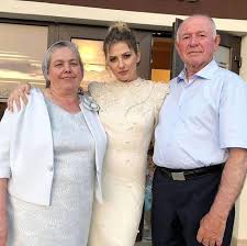Razvan simion si lidia buble sunt impreuna de cinci ani insa din ce in ce mai multe speculatii transmit ca relatia celor doi ar fi ajuns la final. Cum A Inceput Povestea De Dragoste Dintre Lidia Buble Si RÄƒzvan Simion El Era CÄƒsÄƒtorit Ea O ArtistÄƒ DebutantÄƒ Cat De Mult A Evoluat Lidia De Atunci È™i PanÄƒ Acum