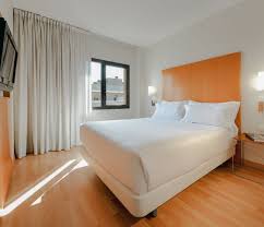 All 84 soundproofed rooms provide free wifi, free wired internet, and minibars. Hesperia Barcelona Del Mar