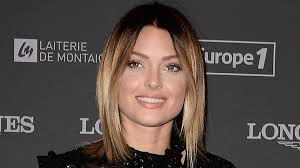 Vigoureux gold by caroline receveur. Caroline Receveur Changing Hairstyle And Hair Color Their Fans In A State Of Shock D1softballnews Com