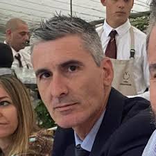 SABIAS QUE en el año 1853 Elisha Graves Otis inventó el primer ascensor  seguro, apto para su utilización por personas?.