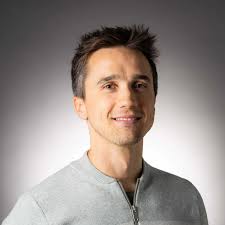 Karl Giles's Instagram, Twitter & Facebook