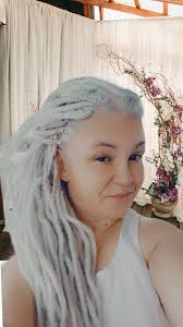 Anyone that can install DE & SE faux dreads. Thanks in advance 🖤